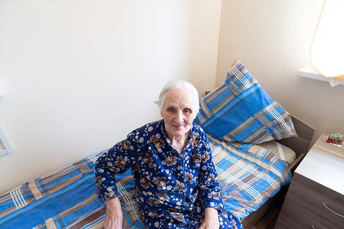 Уход за лежачими пожилыми